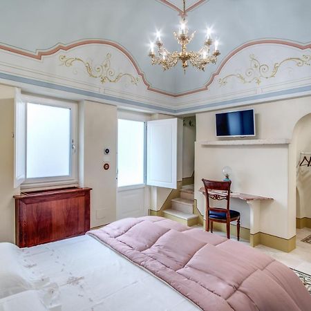 Palazzo Stunis - Dimora Di Charme Bed and Breakfast Ostuni Εξωτερικό φωτογραφία
