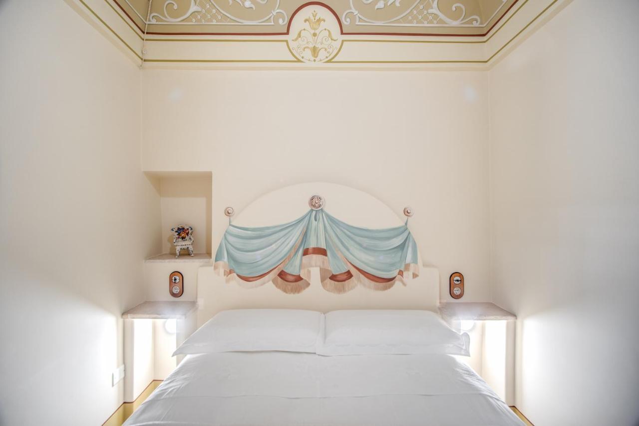 Palazzo Stunis - Dimora Di Charme Bed and Breakfast Ostuni Εξωτερικό φωτογραφία