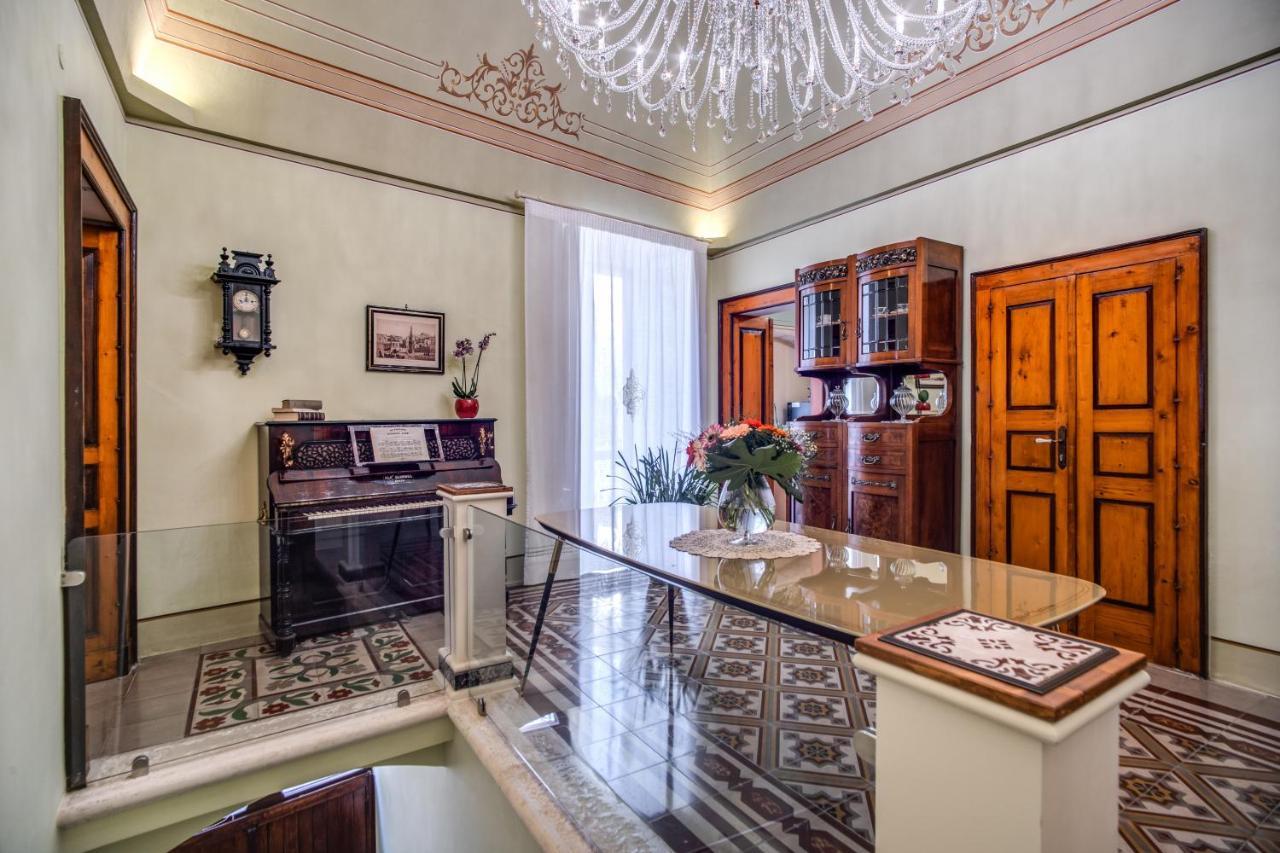 Palazzo Stunis - Dimora Di Charme Bed and Breakfast Ostuni Εξωτερικό φωτογραφία