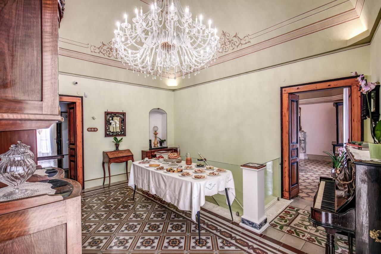 Palazzo Stunis - Dimora Di Charme Bed and Breakfast Ostuni Εξωτερικό φωτογραφία