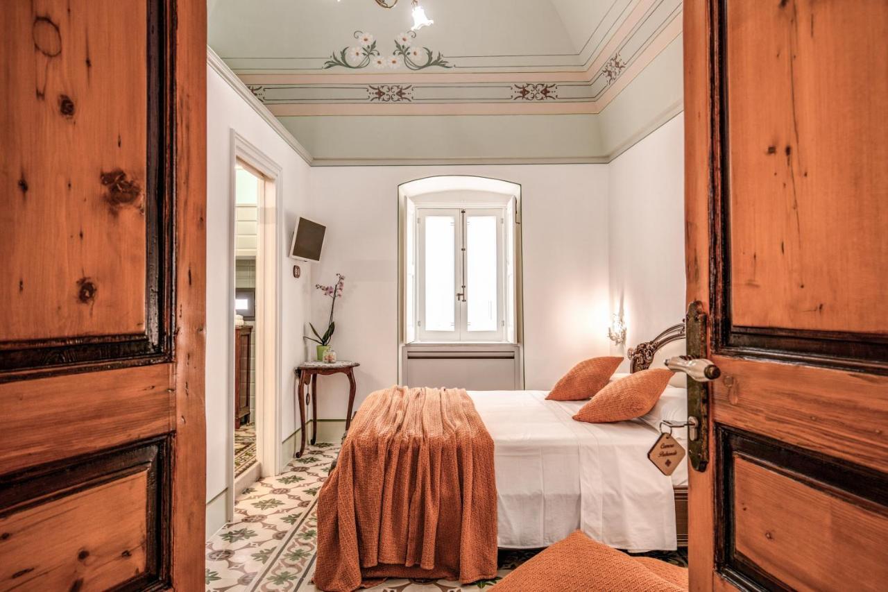 Palazzo Stunis - Dimora Di Charme Bed and Breakfast Ostuni Εξωτερικό φωτογραφία